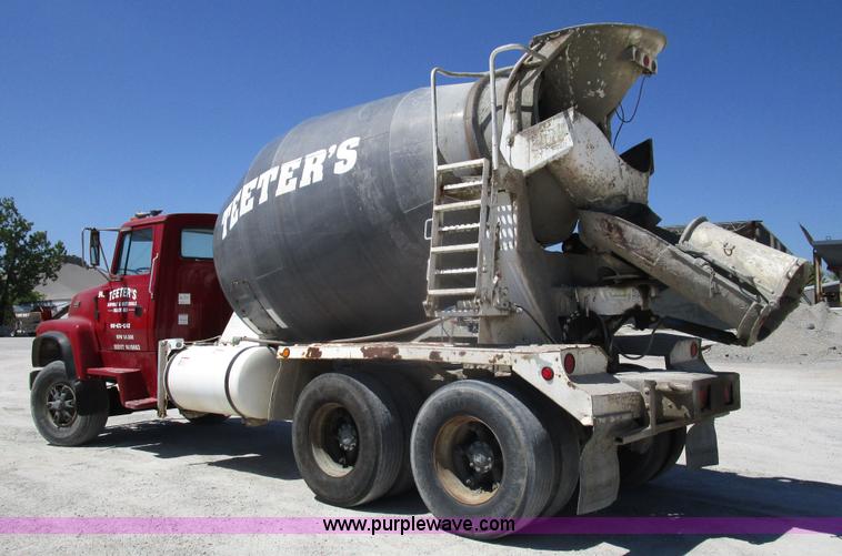 image for item D2431 1994 Ford L8000 mixer truck