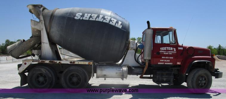 image for item D2431 1994 Ford L8000 mixer truck
