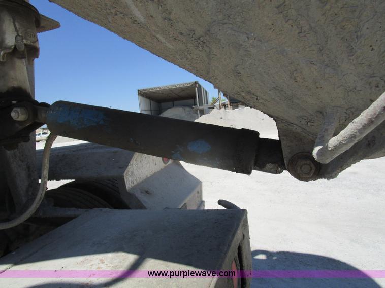 image for item D2431 1994 Ford L8000 mixer truck