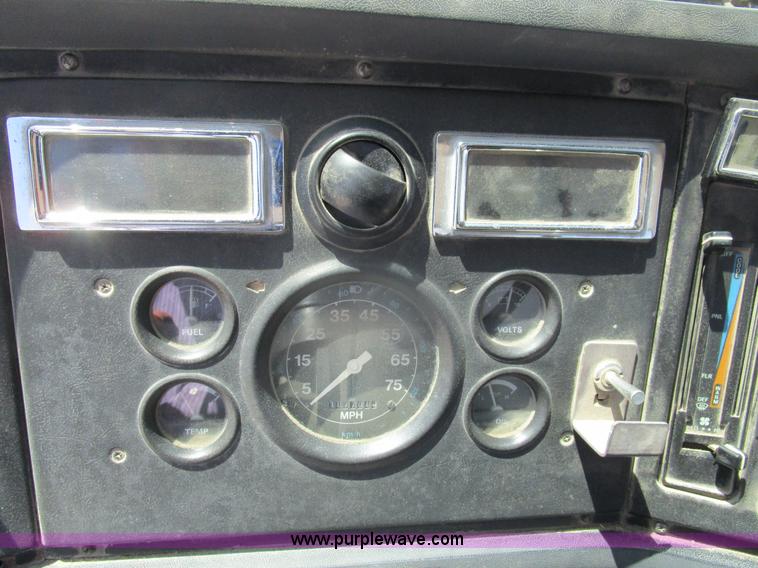 image for item D2431 1994 Ford L8000 mixer truck