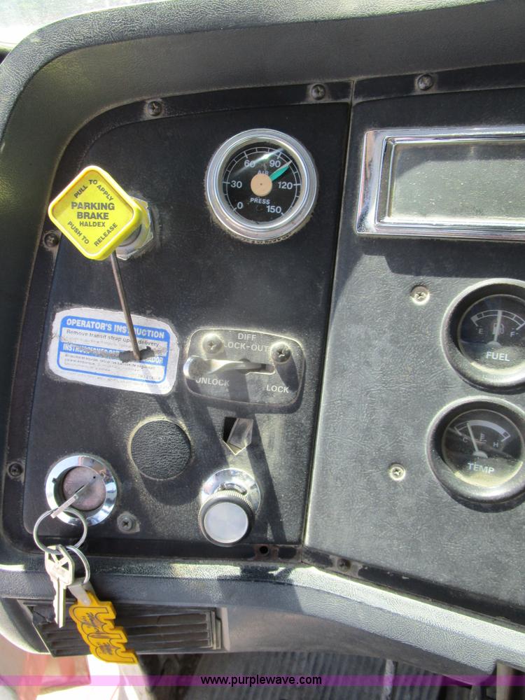 image for item D2431 1994 Ford L8000 mixer truck