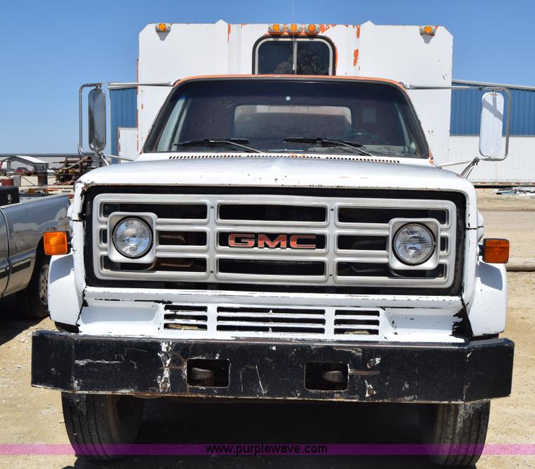 image for item E6346 1990 GMC TopKick chipper truck