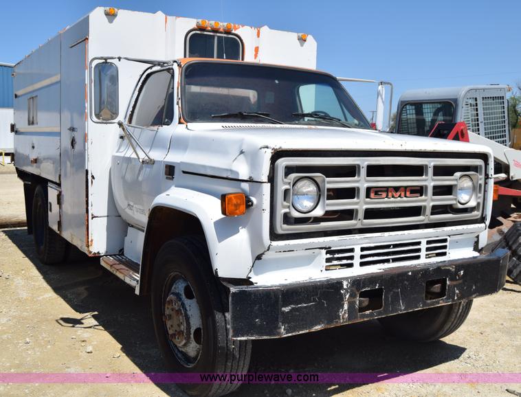 image for item E6346 1990 GMC TopKick chipper truck