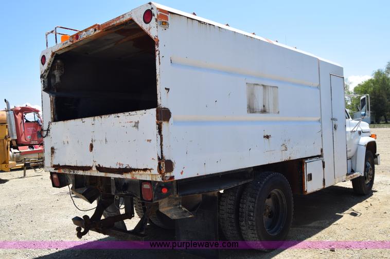 image for item E6346 1990 GMC TopKick chipper truck