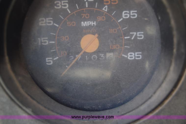 image for item E6346 1990 GMC TopKick chipper truck