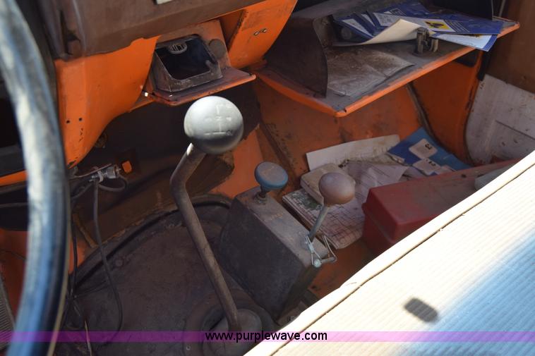 image for item E6346 1990 GMC TopKick chipper truck