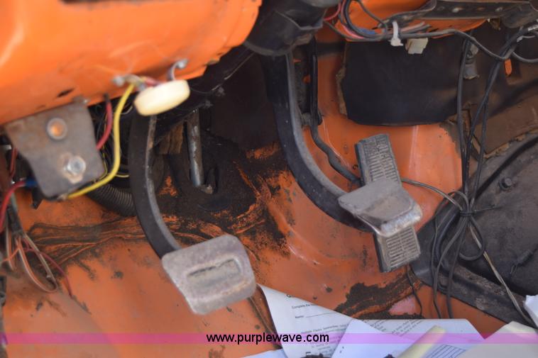 image for item E6346 1990 GMC TopKick chipper truck