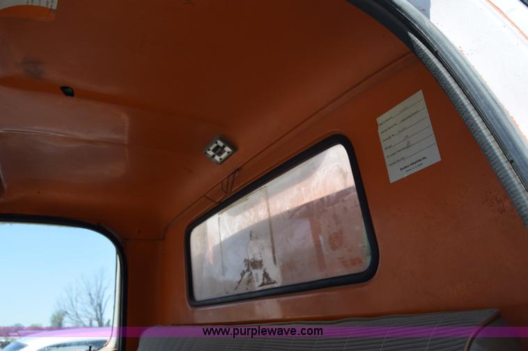 image for item E6346 1990 GMC TopKick chipper truck