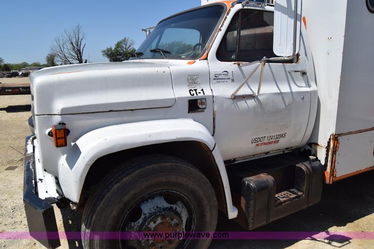 image for item E6346 1990 GMC TopKick chipper truck