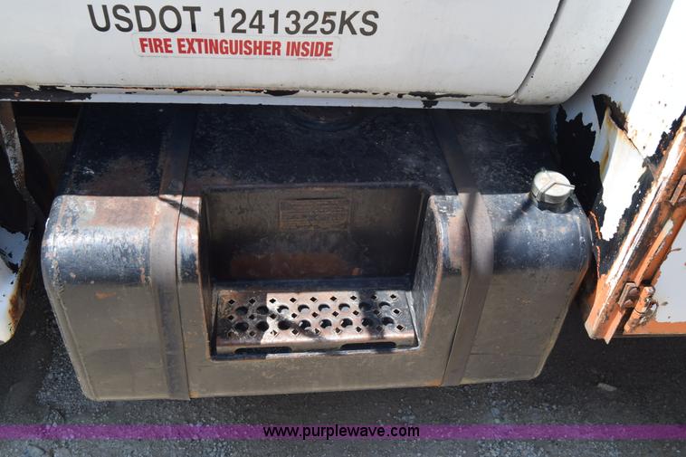 image for item E6346 1990 GMC TopKick chipper truck