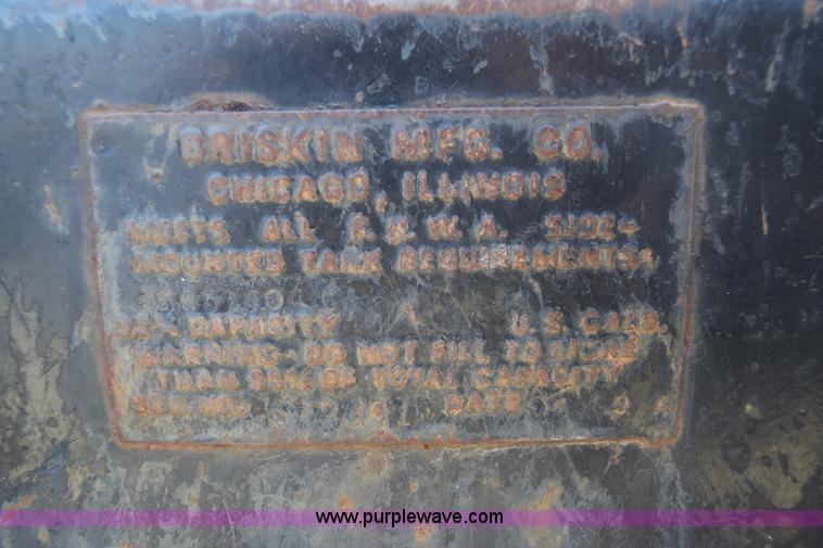 image for item E6346 1990 GMC TopKick chipper truck