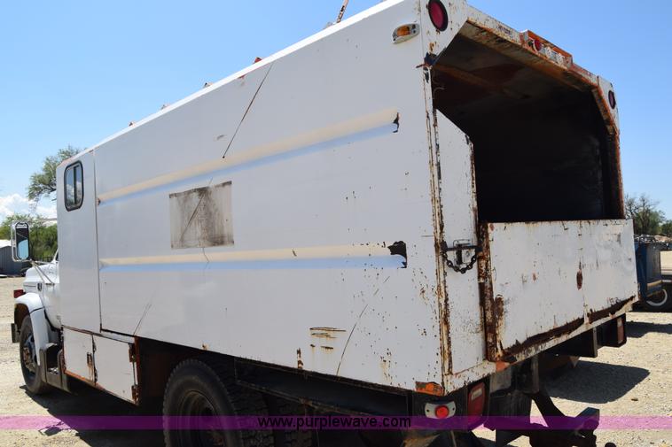 image for item E6346 1990 GMC TopKick chipper truck