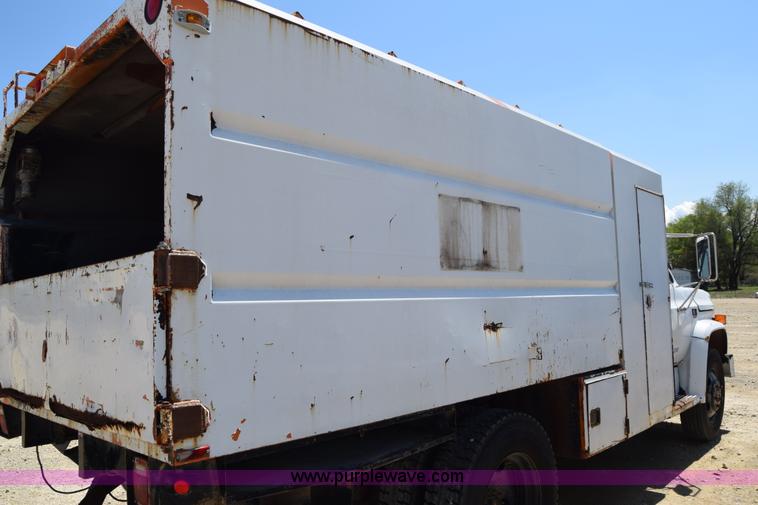 image for item E6346 1990 GMC TopKick chipper truck