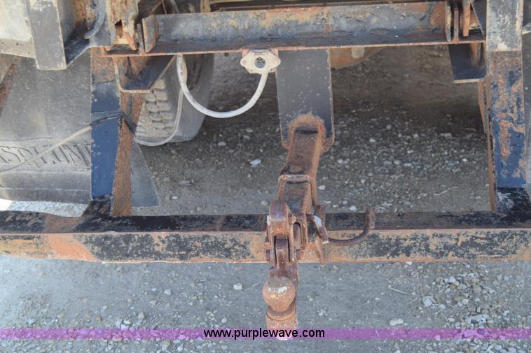 image for item E6346 1990 GMC TopKick chipper truck