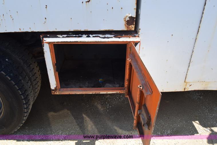 image for item E6346 1990 GMC TopKick chipper truck