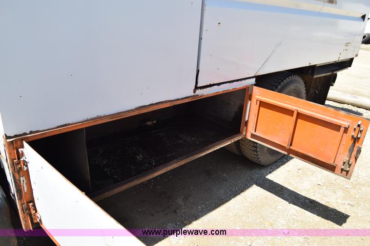 image for item E6346 1990 GMC TopKick chipper truck