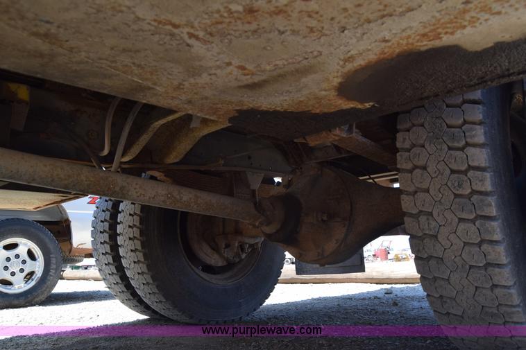 image for item E6346 1990 GMC TopKick chipper truck