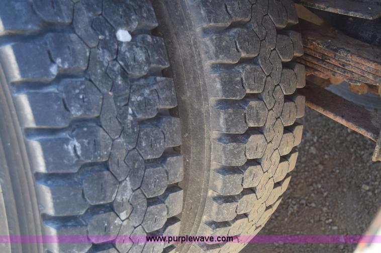 image for item E6346 1990 GMC TopKick chipper truck