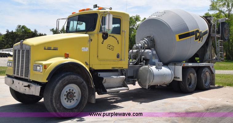 image for item E6409 1990 Kenworth W900 mixer truck