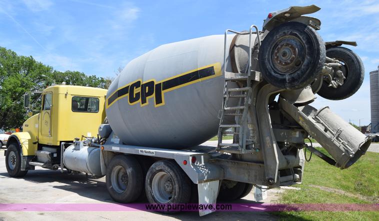 image for item E6409 1990 Kenworth W900 mixer truck