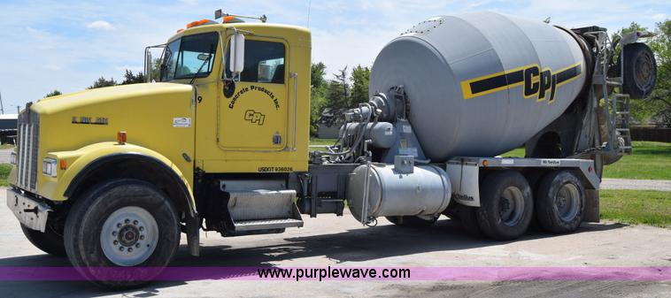 image for item E6409 1990 Kenworth W900 mixer truck