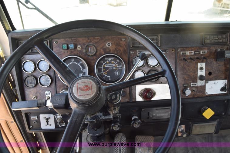 image for item E6409 1990 Kenworth W900 mixer truck