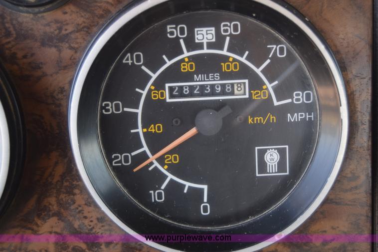 image for item E6409 1990 Kenworth W900 mixer truck