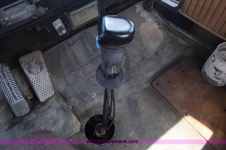 image for item E6409 1990 Kenworth W900 mixer truck