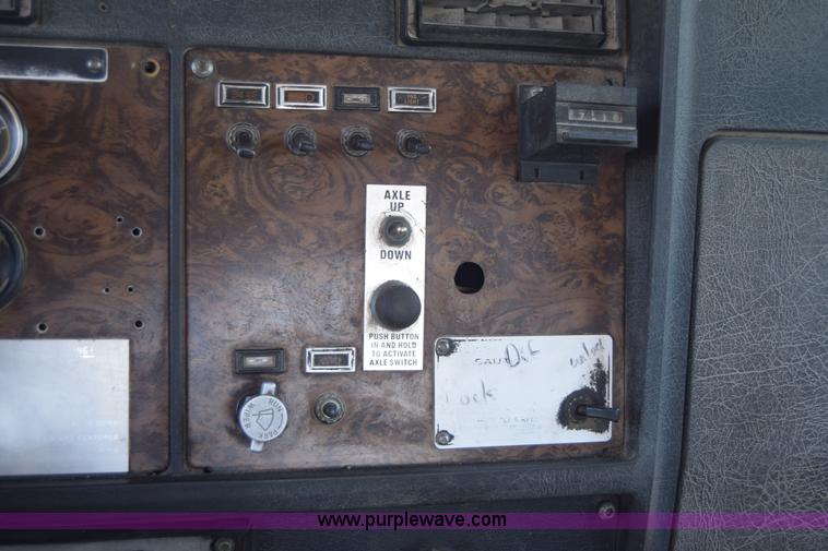 image for item E6409 1990 Kenworth W900 mixer truck