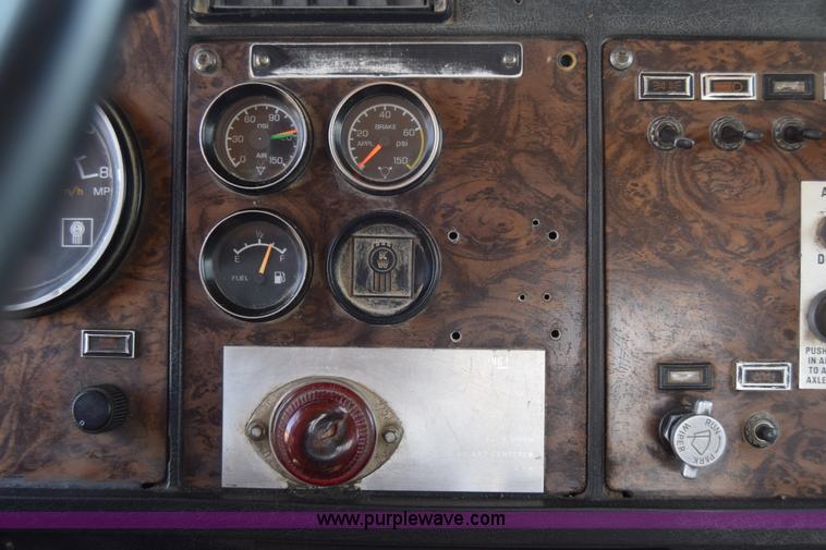 image for item E6409 1990 Kenworth W900 mixer truck