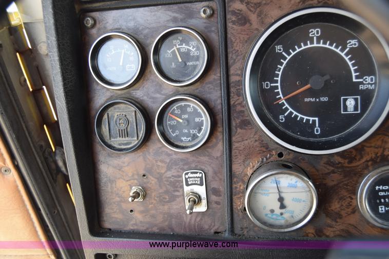 image for item E6409 1990 Kenworth W900 mixer truck