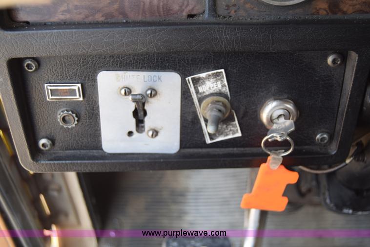 image for item E6409 1990 Kenworth W900 mixer truck