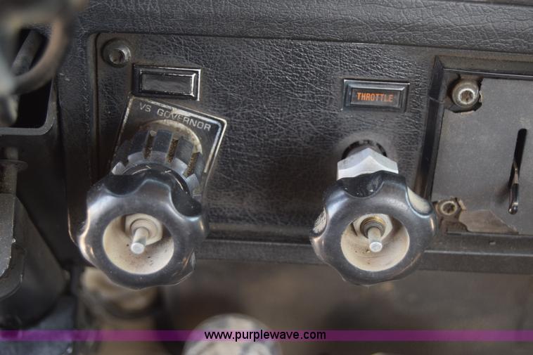 image for item E6409 1990 Kenworth W900 mixer truck