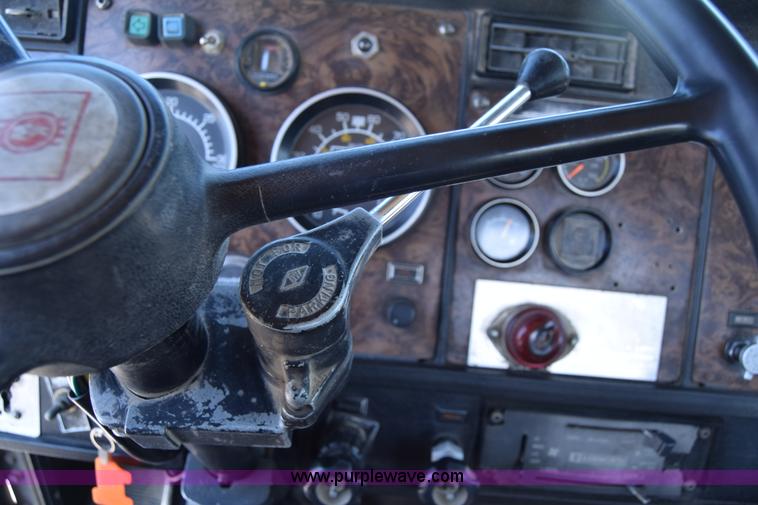 image for item E6409 1990 Kenworth W900 mixer truck