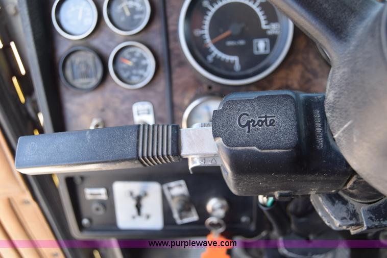 image for item E6409 1990 Kenworth W900 mixer truck