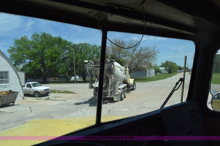 image for item E6409 1990 Kenworth W900 mixer truck