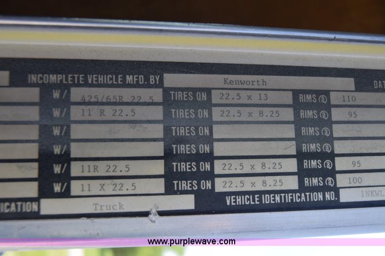 image for item E6409 1990 Kenworth W900 mixer truck