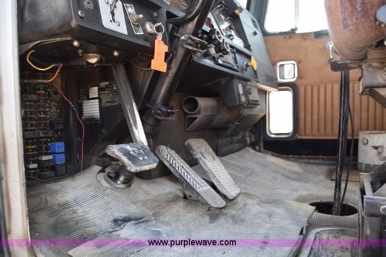 image for item E6409 1990 Kenworth W900 mixer truck