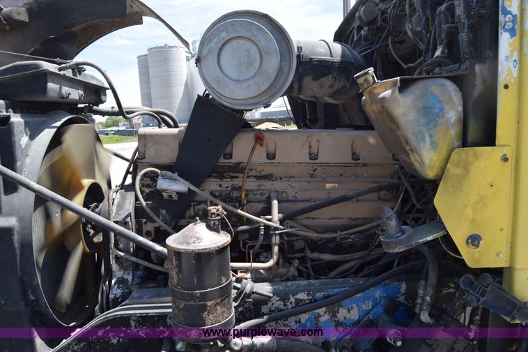 image for item E6409 1990 Kenworth W900 mixer truck