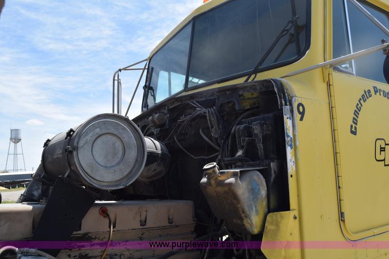 image for item E6409 1990 Kenworth W900 mixer truck