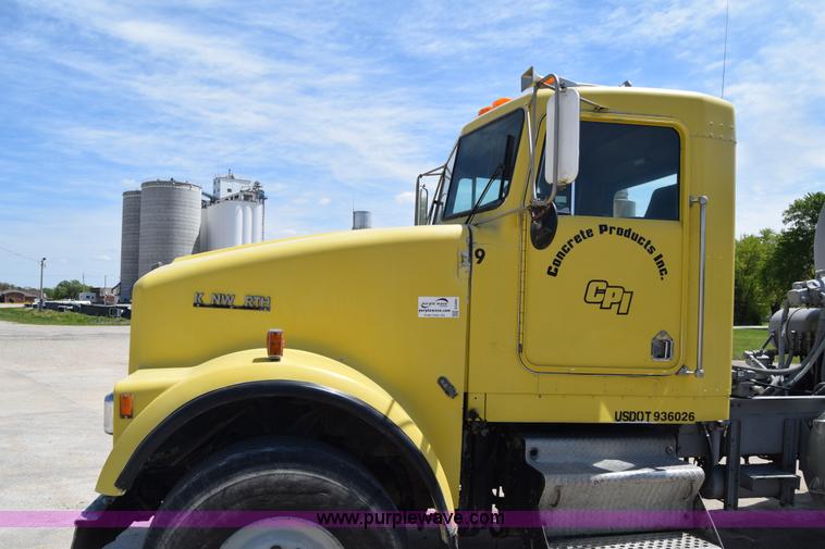 image for item E6409 1990 Kenworth W900 mixer truck