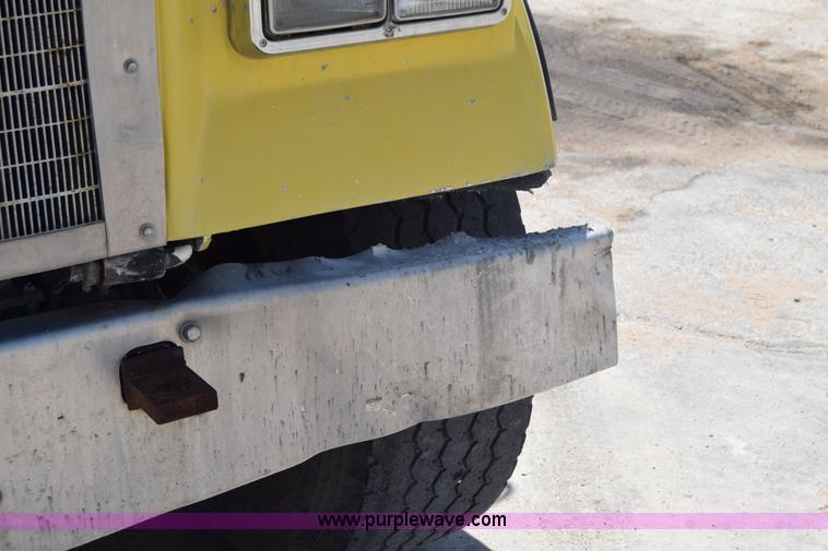 image for item E6409 1990 Kenworth W900 mixer truck