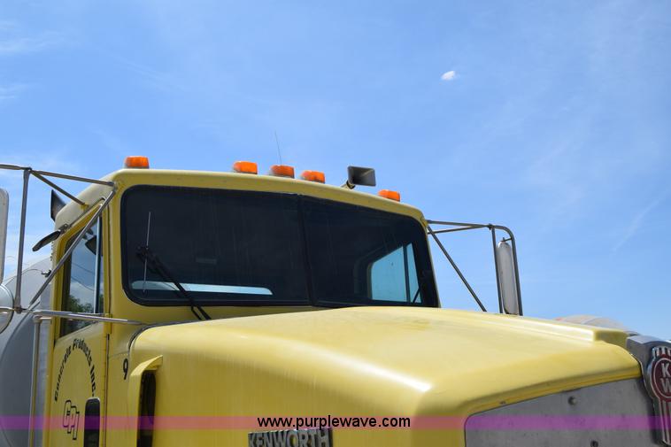 image for item E6409 1990 Kenworth W900 mixer truck