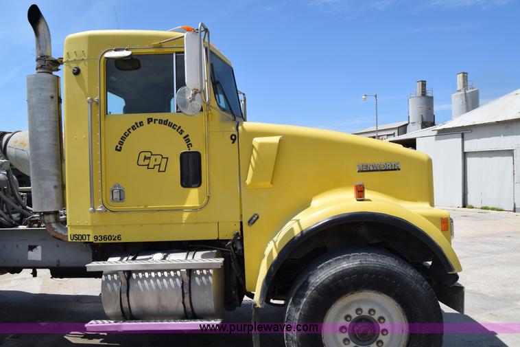 image for item E6409 1990 Kenworth W900 mixer truck