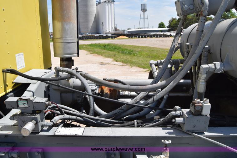 image for item E6409 1990 Kenworth W900 mixer truck