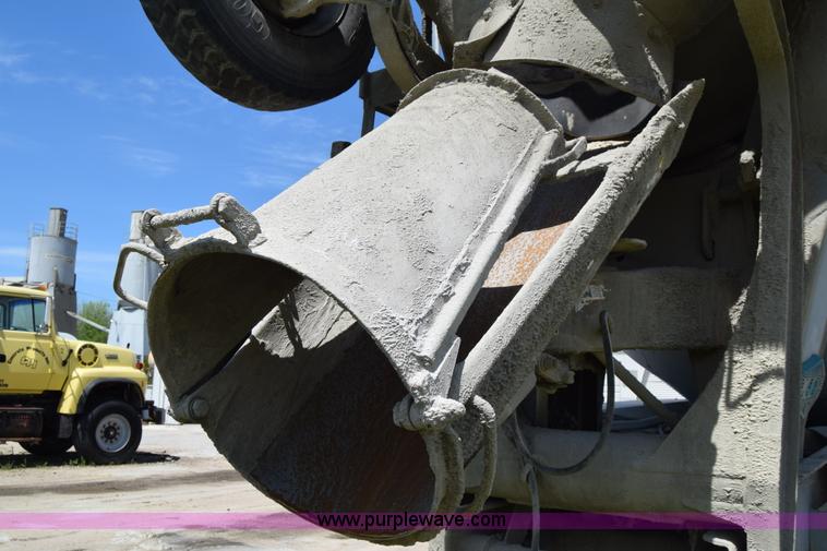 image for item E6409 1990 Kenworth W900 mixer truck