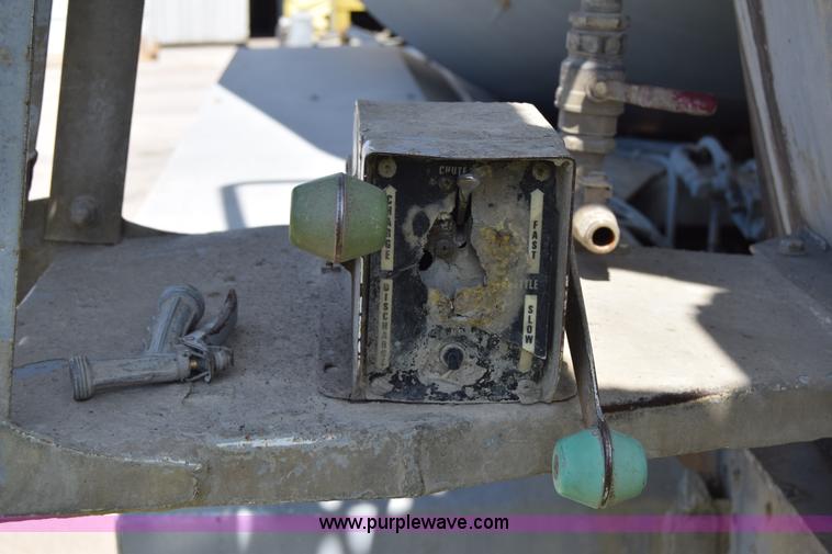 image for item E6409 1990 Kenworth W900 mixer truck