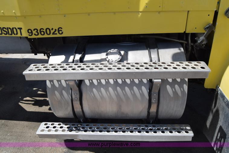 image for item E6409 1990 Kenworth W900 mixer truck