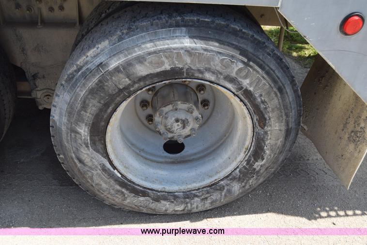 image for item E6409 1990 Kenworth W900 mixer truck