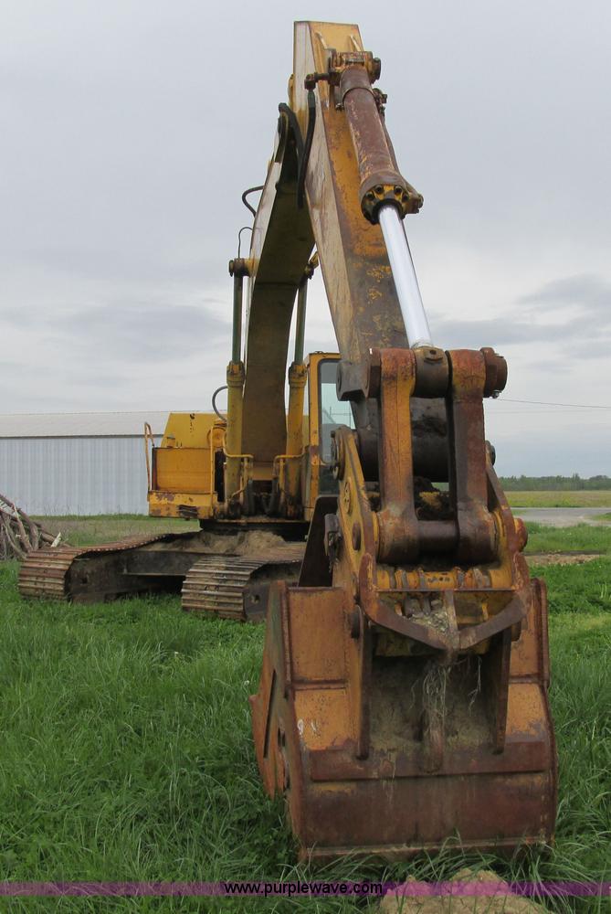 image for item E7444 1986 John Deere 790 excavator